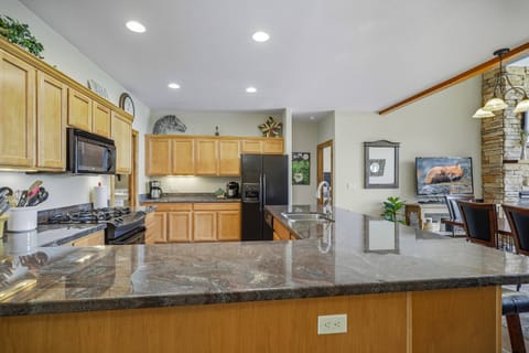 Fully equipped kitchen with gas cooktop, Keurig and carafe style coffee pot or you can take a 5 minute stroll the coffee shop right down the way.