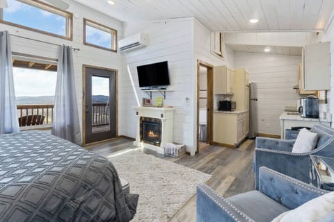 2f82da17-0f10-4cfe-8e6d-1f0120a1c66f