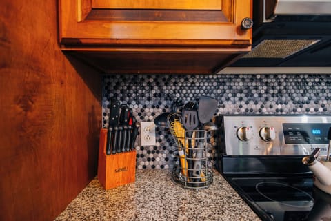 You’ll have all the essentials—cookware, utensils, and knives—ready for you.