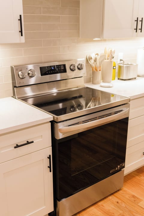 Modern electric range with easy to use controls. Perfect for making dinner!