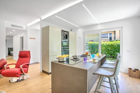 Family Apartment, Multiple Bedrooms, 2 Bathrooms (Casa Rudolfo) | Private kitchen | Fridge, microwave, oven, stovetop