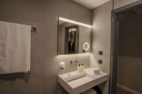 Comfort Single Room | Bathroom | Slippers