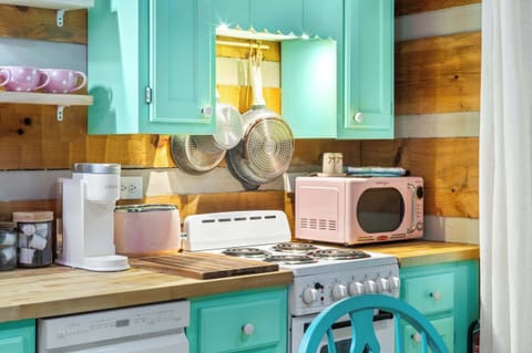 Bright and cozy kitchen perfect for whipping up your favorite recipes!