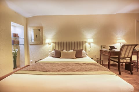 Premium Double Room, Ensuite | Premium bedding, down comforters, individually decorated