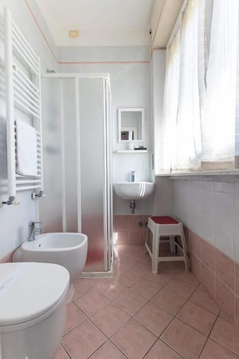 Double or Twin Room | Bathroom