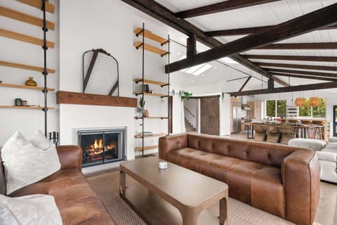 Living Room | Smart TV & Modern Decor
