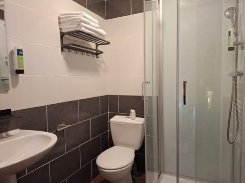 Double Room | Bathroom | Shower, towels, soap, shampoo