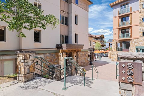 Studio, 1 Queen Bed with Sofa bed (1 Bedroom) | Interior