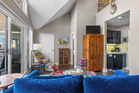 Studio, 1 Queen Bed with Sofa bed (1 Bedroom) | Interior