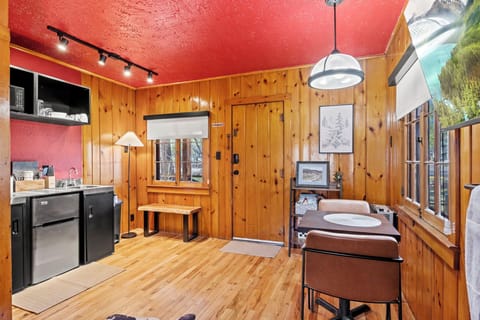 Cabin, Mountain View | Private kitchen