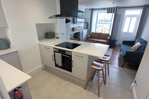 Spacious modern kitchen for cooking.