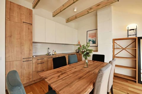 Prepare a meal at this fully-equipped kitchen and have dinner with friends or family!