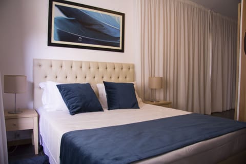 Business Double Room | In-room safe, desk, blackout drapes, free WiFi