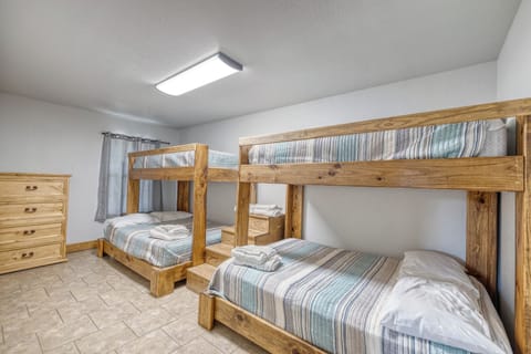 Bunk room - Twin on full size beds