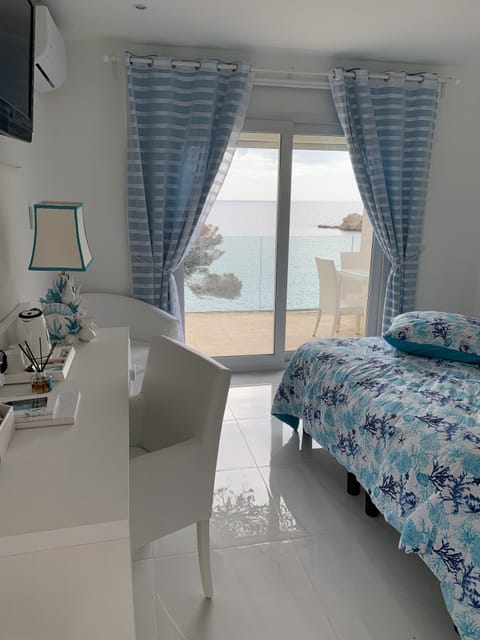 Comfort Double Room, Accessible, Sea View | Minibar, in-room safe, desk, laptop workspace