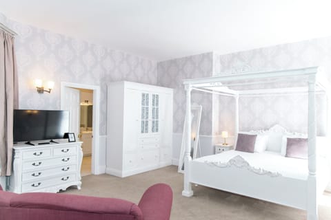 Manor House Four Poster Room | Desk, iron/ironing board, free WiFi, bed sheets