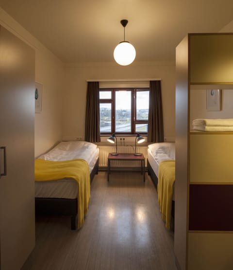 Basic Room, 2 Twin Beds, Shared Bathroom | Desk, blackout drapes, free WiFi, bed sheets