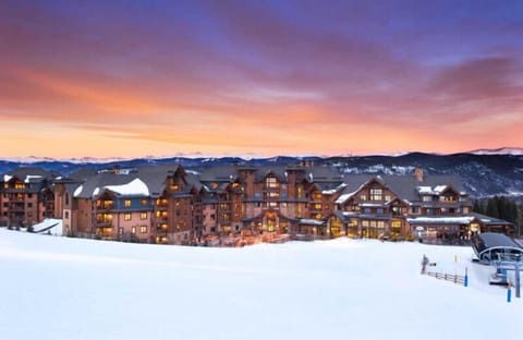 Your dream vacation in Breckenridge starts at Peak 7!