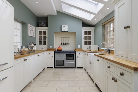 Pickwick Kitchen - StayCotswold