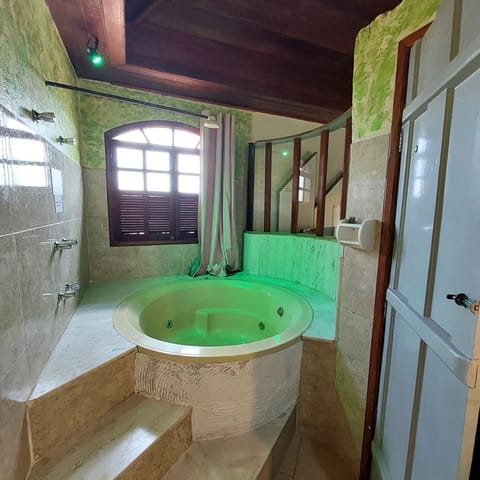 Deluxe Double Room, Jetted Tub | Bathroom | Towels