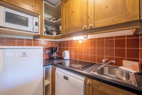 Apartment 8 people - 2 bedrooms + 1 sleeping area - Mountain view | Private kitchenette | Fridge, microwave, stovetop, dishwasher