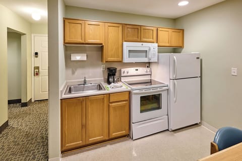 Enjoy a full-size fridge, stove, and oven