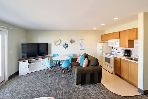 The kitchen is just steps away