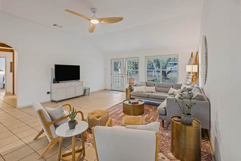 Large Living Area w/ Smart TV (sound bar has been added)