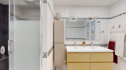 Room, Garden View | Bathroom