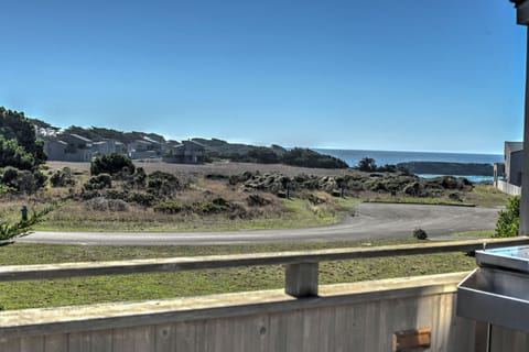 View of cul de sac (end of Leeward Rd) and ocean from upper level south deck