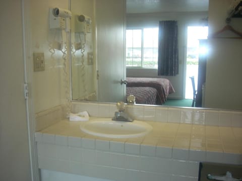 Separate tub and shower, free toiletries, hair dryer, towels