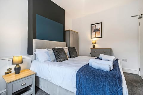 House, Smoking | 3 bedrooms, Internet