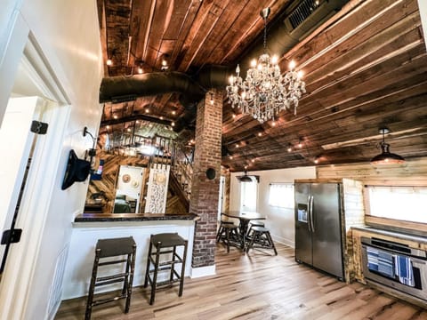 Studio, Smoking | 3 bedrooms