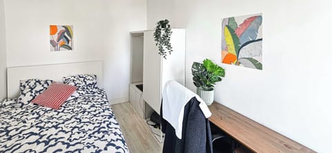 Apartment | 1 bedroom, laptop workspace, iron/ironing board, bed sheets
