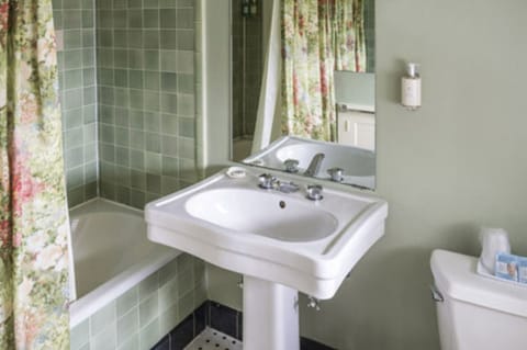 Superior Room, Ocean View (Yankee Clipper Inn or Quarterdeck House) | Bathroom | Shower, free toiletries, hair dryer, towels