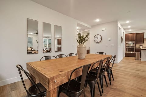 Beautiful dining table that seats 10