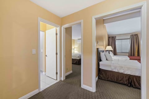 Family Suite | In-room safe, individually decorated, individually furnished, desk