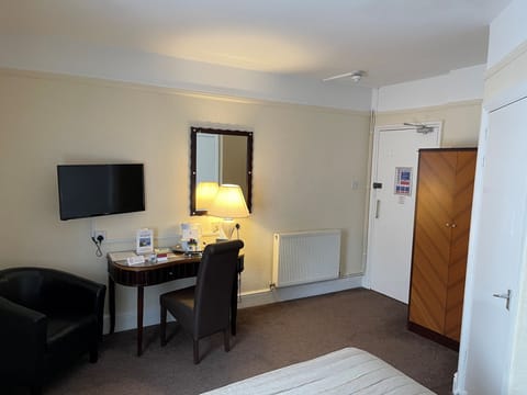 Standard Double Room | Desk, iron/ironing board, WiFi, bed sheets