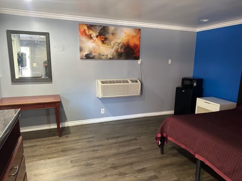 Deluxe Single Room | Bathroom | Free toiletries, hair dryer, towels, soap