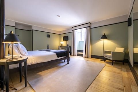 Deluxe Double Room | Premium bedding, minibar, in-room safe, desk