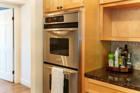 You can cook so much in this excellent kitchen!