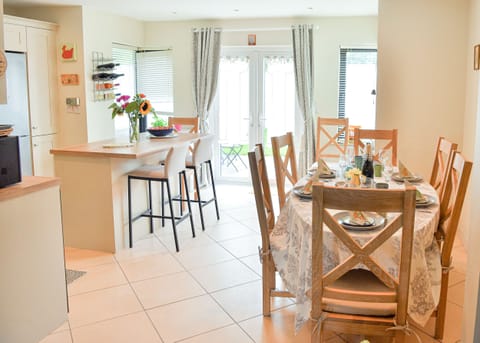 Skellig Fuchsia Lodge Ballinskelligs. Holiday home dining area, seating for six, open plan bright area.