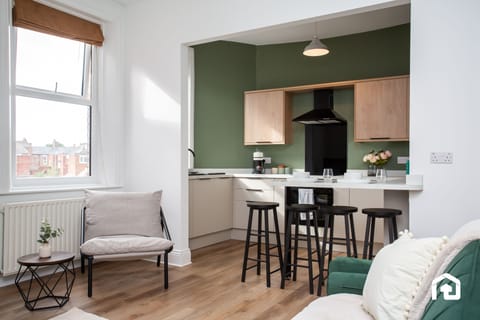 Stylish layout combining comfort and functionality, featuring a relaxed lounge and a fully equipped kitchen