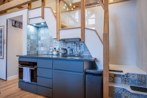 The Old Smithy - 2 Bedroom Cottage - Reynoldston (8135)