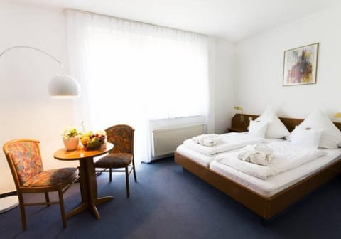 Standard Double Room | Hypo-allergenic bedding, minibar, desk, soundproofing
