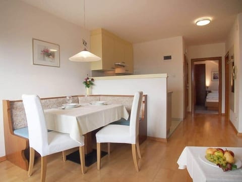 dining area kitchen