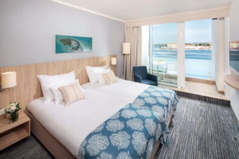 Minibar, in-room safe, desk, cribs/infant beds