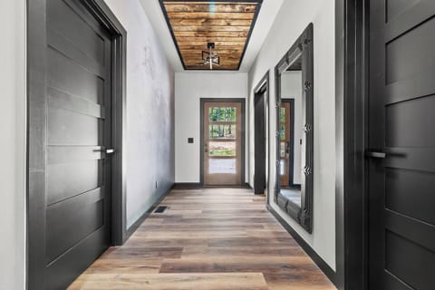 Panoramic entryway