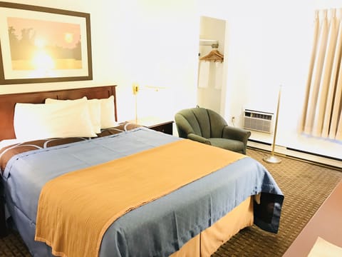 Double Room, 1 Queen Bed, Non Smoking | Room amenity