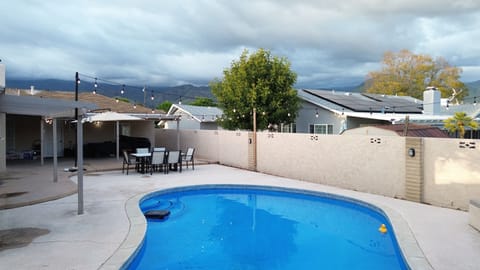 Amazing pool. 8 feet deep